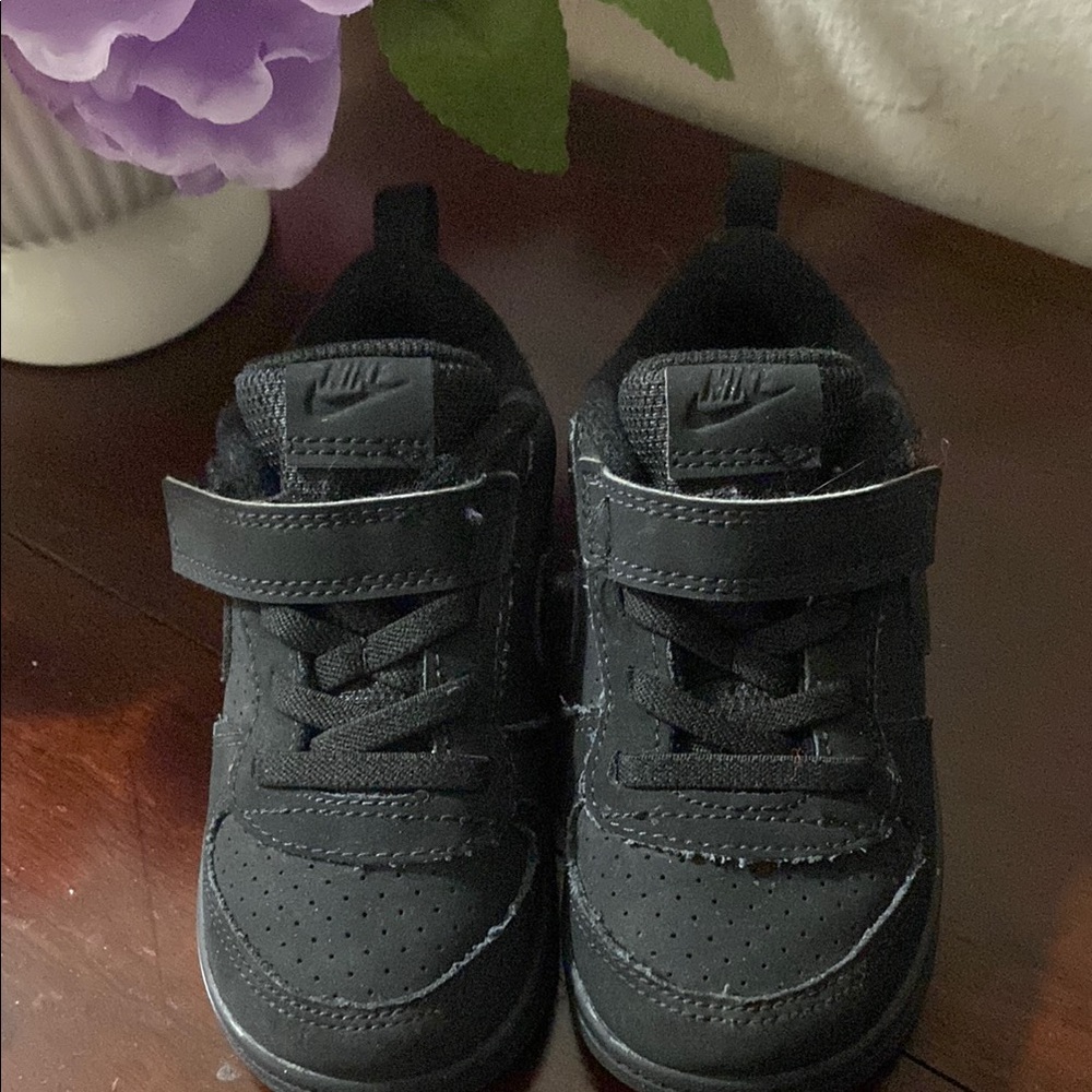 Nike Black Velcro Sneakers for Everyday Comfort